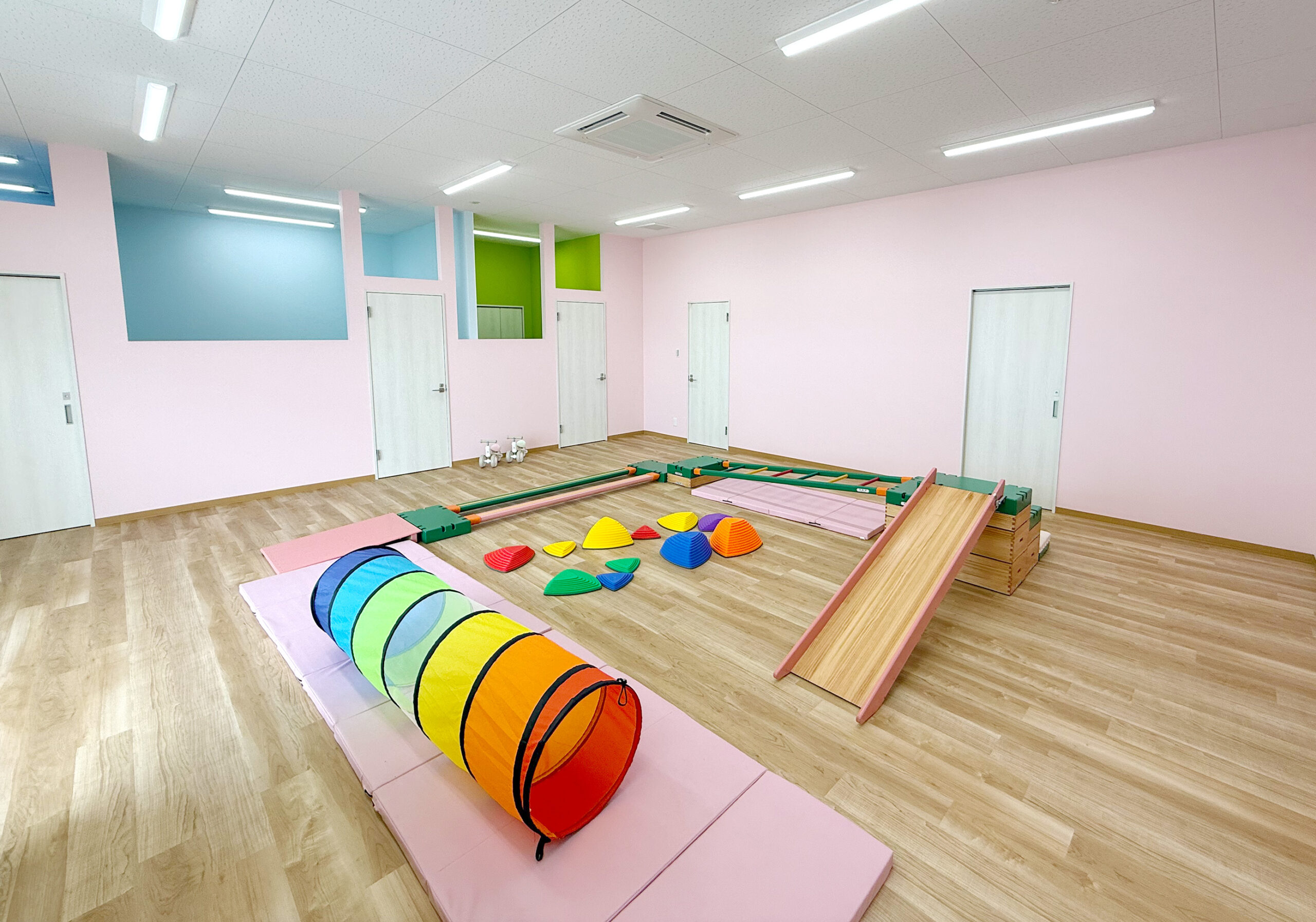 【見学・無料体験 OK】遊びながらお子さまの可能性を広げる療育を実施！7月10日よりいわき市に《グローバルキッズパーク小名浜店》がOPENいたしました・画像