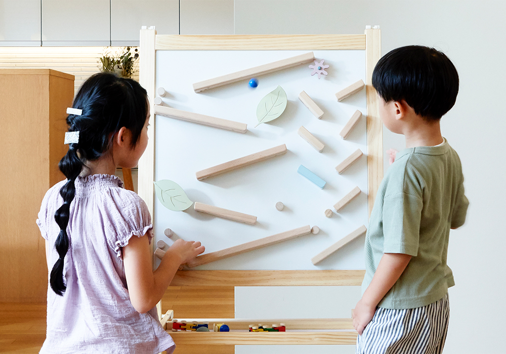 壁で遊ぶ木のおもちゃ【ゆとり玩具クッコル】を導入！自由な創造を楽しみながら、創造力を育もう@厚木及川店・画像