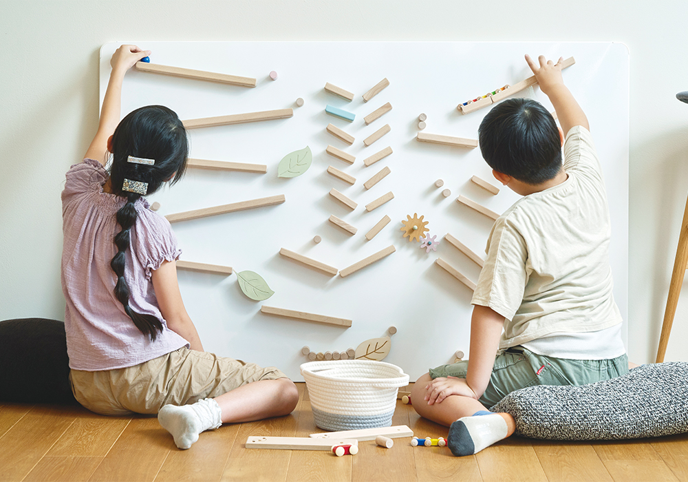 壁で遊ぶ木のおもちゃ【ゆとり玩具クッコル】を導入！自由な創造を楽しみながら、創造力を育もう@厚木及川店・画像