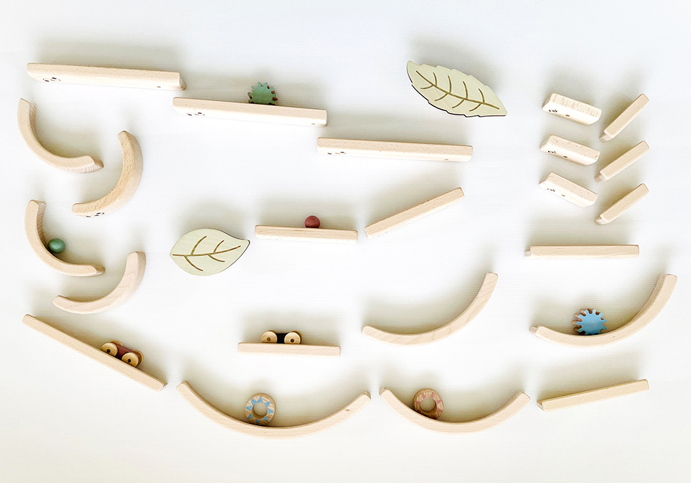 壁で遊ぶ木のおもちゃ【ゆとり玩具クッコル】を導入！遊びながら自由な創造を楽しもう@厚木及川店・画像