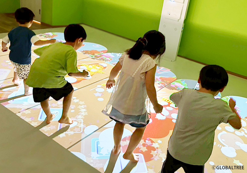 映像に合わせて思いっきり身体を動かそう★ゲーム感覚で楽しめる【DIDIM】を活用した運動遊びに取り組みました！@浦和中尾店・画像