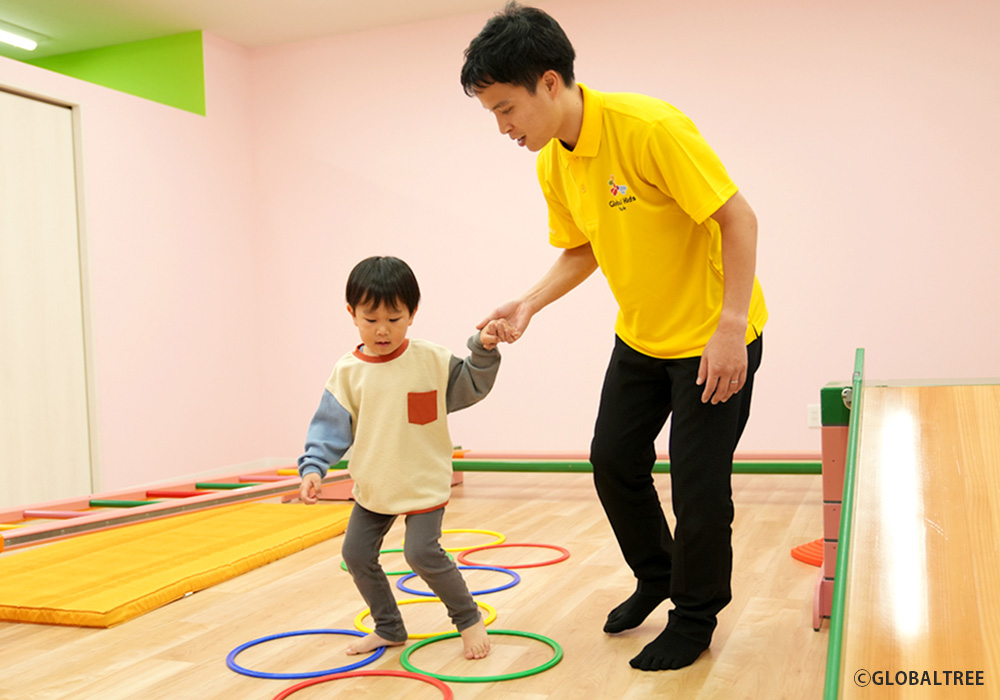 【運動療育をご紹介★】心身の発達を促すプログラムで、身体を上手に動かす力を身につけよう《グローバルキッズパーク》・画像